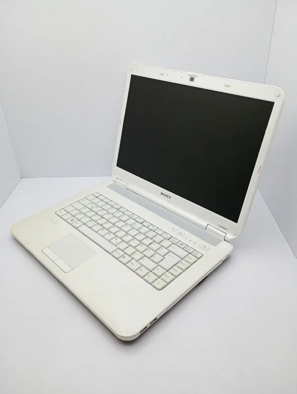 Ноутбук Sony NS10 / 15.4" (1280x800 ) TN / Intel Pentium T4500 (2 ядра по 2.3 GHz) / 4 GB DDR2 / 250 GB HDD / Intel HD Graphics / WebCam б/в - зображення 4