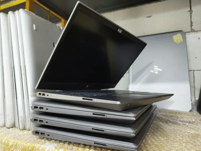 Мобільна робоча станція HP Zbook 15v G5 / 15.6" (1920x1080) IPS / Intel Core i5-8400H (4 (8) ядер по 2.5 - 4.2 GHz) / 16 GB DDR4 / 240 GB SSD / nVidia Quadro P600, 4 GB GDDR5, 128-bit / WebCam б/в - зображення 5