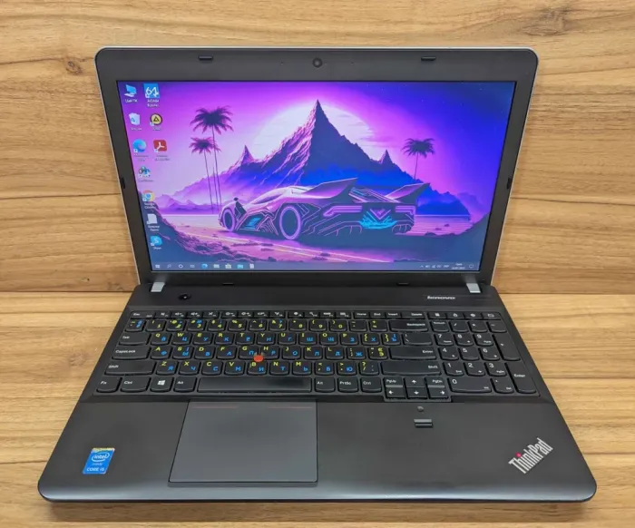 Ноутбук Lenovo ThinkPad Edge E540 / 15.6" (1366x768) TN / Intel Core i5-4200M (2 (4) ядра по 2.5 - 3.1 GHz) / 8 GB DDR3 / 240 GB SSD / Intel HD Graphics 4600 / WebCam / Fingerprint / Windows 10 б/в - зображення 2