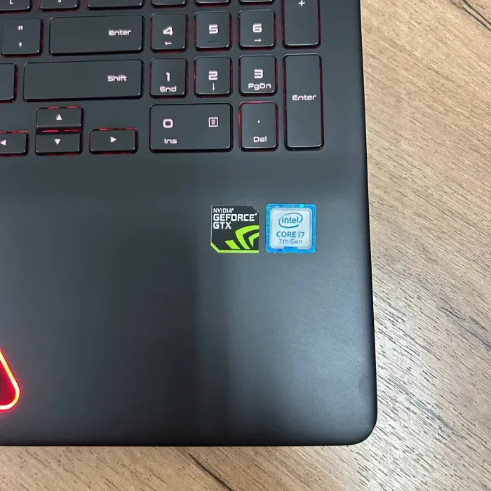 Ігровий ноутбук Б-клас Samsung NP8500GM-X0BCN / 15.6" (1920x1080) IPS / Intel Core i7-7700HQ (4 (8) ядра по 2.8 - 3.8 GHz) / 8 GB DDR4 / 1000 GB SSD / nVidia GeForce GTX 1050, 2 GB GDDR5, 128-bit / WebCam б/в - зображення 8