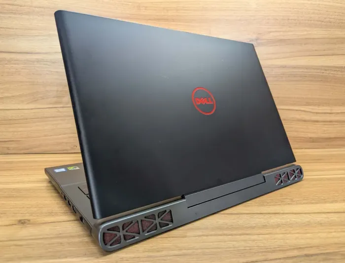 Ігровий ноутбук Dell Inspiron 15 7567 / 15.6" (3840x2160) IPS / Intel Core i7-7700HQ (4 (8) ядра по 2.8 - 3.8 GHz) / 32 GB DDR4 / 256 GB SSD + 1000 GB HDD / nVidia GeForce GTX 1050 Ti, 4 GB GDDR5, 128-bit / WebCam / Windows 10 б/в - зображення 7