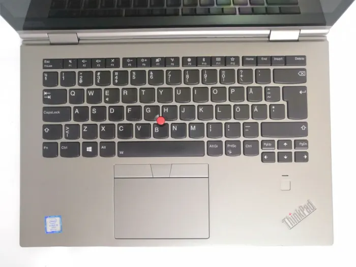 Ультрабук-трансформер Б-клас Lenovo ThinkPad X1 Yoga G3 / 14" (2560x1440) IPS Touch / Intel Core i5-8350U (4 (8) ядра по 1.7 - 3.6 GHz) / 8 GB DDR3 / 256 GB SSD / Intel UHD Graphics 620 / WebCam / Win 10 Pro б/в - зображення 7