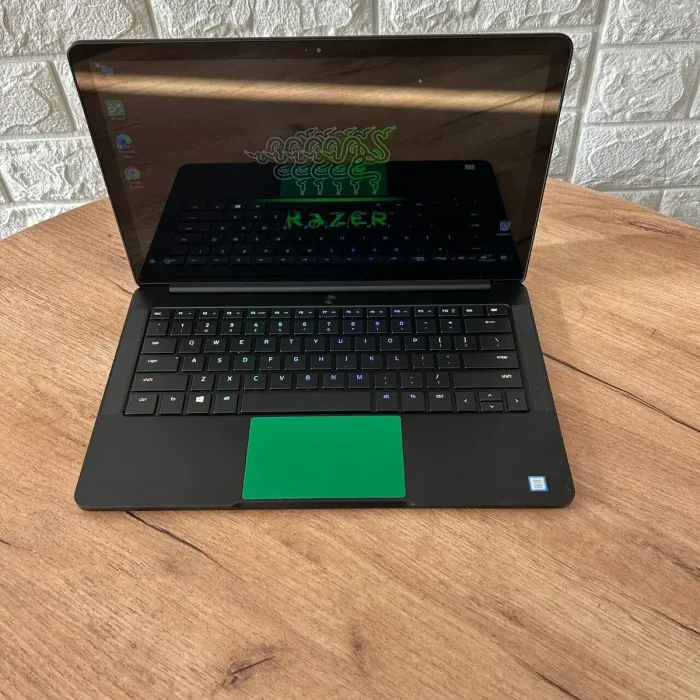 Ультрабук Razer Blade 13 Stealth RZ09-0239 Green / 13.3" (3200x1800) IPS Touch / Intel Core i7-8550U (4 (8) ядра по 1.8 - 4.0 GHz) / 16 GB DDR4 / 256 GB SSD / Intel UHD Graphics 620 / WebCam б/в - зображення 2