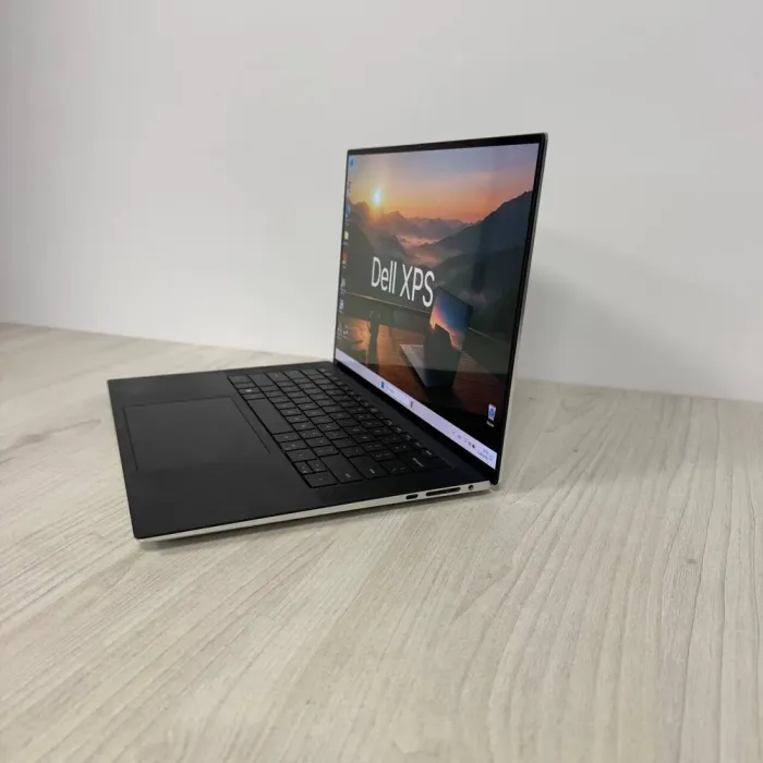 Ігровий ноутбук Б-класу Dell XPS 15 9520 / 15,6" (3456x2160) OLED Touch / Intel Core i9-12900HK (14 (20) ядер по 3,8 - 5,0 ГГц) / 16 ГБ DDR5 / 512 ГБ SSD NVMe / nVidia GeForce RTX 3050 Ti, 4 ГБ GDDR6, 128-bit / WebCam б/в - зображення 5