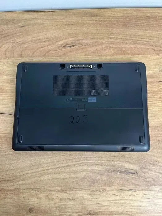 Нетбук Dell Latitude E7240 / 12.5" TN / Intel Core i7-4600U (2(4) ядра по 2.1-3.3GHz) / 8GB DDR3 / 256GB SSD M.2 / HD Graphics 4400 / WebCam б/в - зображення 4