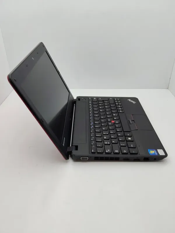 Нетбук Lenovo ThinkPad X121e / 12.1" (1366x768) TN / AMD E-450 (2 ядра по 1.65 GHz) / 6 GB DDR3 / 320 GB HDD / AMD Radeon HD 6320 Graphics / WebCam / АКБ не тримає б/в - зображення 5