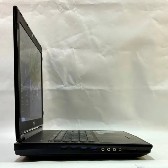 Ігровий ноутбук Б-клас MSI GT72-6QD Dominator G / 17.3" (1920x1080) IPS / Intel Core i7-6700HQ (4 (8) ядра по 2.6 - 3.5 GHz) / 16 GB DDR4 / 128 GB SSD + 500 GB HDD / nVidia GeForce GTX 970M, 3 GB GDDR5, 192-bit / WebCam / DVD-ROM / Windows 10 Pro б/в - зображення 5