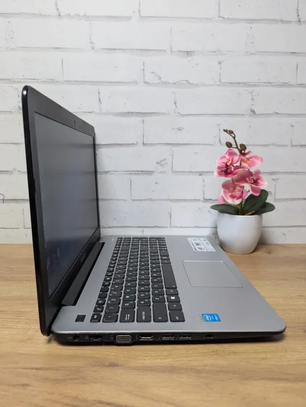 Ноутбук Asus X555L / 15.6" (1366x768) TN / Intel Core i5-5200U (2 (4) ядра по 2.2 - 2.7 GHz) / 8 GB DDR3 / 128 GB SSD / Intel HD Graphics 5500 / WebCam б/в - зображення 3