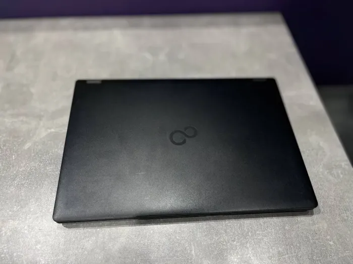 Ультрабук Fujitsu Lifebook E559 / 15.6" (1920x1080) IPS / Intel Core i5-8250U (4 (8) ядра по 1.6 - 3.4 GHz) / 16 GB DDR4 / 480 GB SSD / Intel UHD Graphics 620 / WebCam б/в - зображення 6