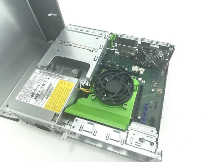 Комп'ютер Fujitsu Esprimo D538 E85 SFF / Intel Core i5-8400 (6 ядер по 2.8 - 4.0 GHz) / 16 GB DDR4 / 240 GB SSD / Intel UHD Graphics 630 б/в - зображення 4