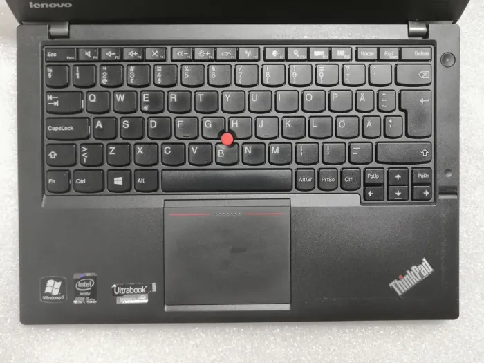 Нетбук Б-клас Lenovo ThinkPad X240 / 12.5" TN / Core i5-4300U (2(4) ядра по 1.9-2.9 GHz) / 4GB DDR3 / 128GB SSD / HD Graphics 4400 / WebCam б/в - зображення 3