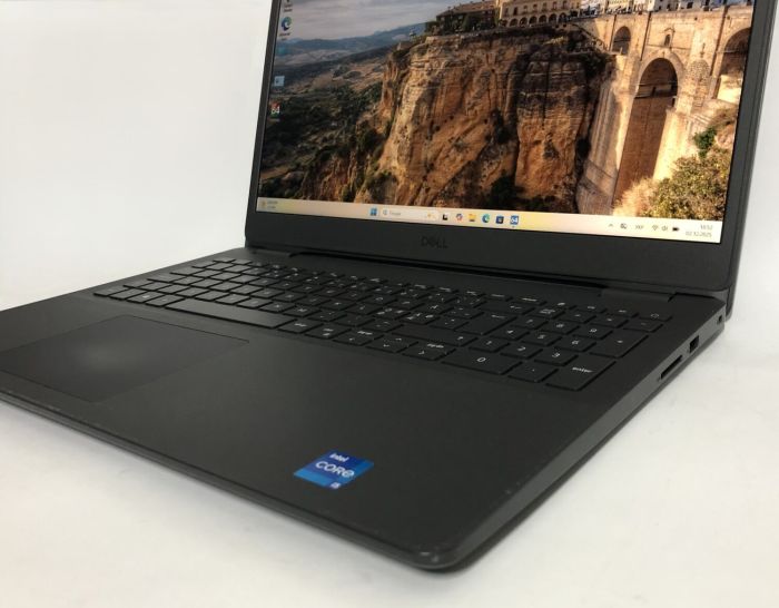 Ультрабук Б-клас Dell Vostro 3500 / 15.6" (1920x1080) IPS / Intel Core i5-1135G7 (4 (8) ядра по 2.4 - 4.2 GHz) / 8 GB DDR4 / 256 GB SSD / Intel Iris Xe Graphics / WebCam / Win 11 Pro б/в - изображение 9