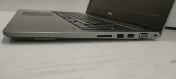 Ноутбук Б-клас Dell Vostro 5568 / 15.6" (1920x1080) TN / Intel Core i5-7200U (2 (4) ядра по 2.5 - 3.1 GHz) / 16 GB DDR4 / 256 GB SSD / Intel HD Graphics 620 / WebCam б/в - зображення 5