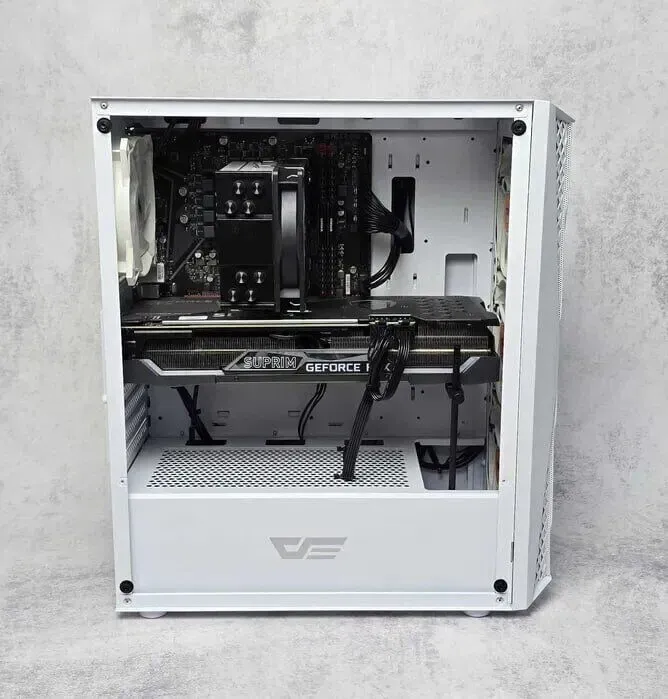 Ігровий ПК DarkFlash White Tower / AMD Ryzen 5 5600 (6 (12) ядер по 3.5 - 4.4 GHz) / 32 GB DDR4 / 1000 GB SSD M.2 / nVidia GeForce RTX 3070, 8 GB GDDR6, 256-bit / 850W б/в - зображення 3
