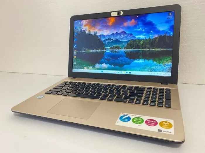 Ноутбук Asus R541U / 15.6" (1920x1080) TN / Intel Core i3-7100U (2 (4) ядра по 2.4 GHz) / 8 GB DDR4 / 128 GB SSD / Intel HD Graphics 620 / WebCam / DVD-ROM б/в - зображення 2