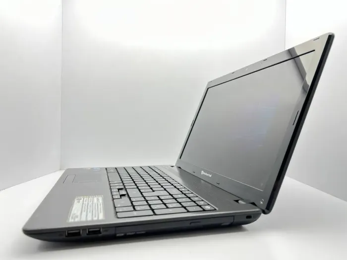 Ноутбук Packard Bell Easy Note TK85 / 15.6" (1366x768) TN / Intel Core i5-450M (2 (4) ядра по 2.4 - 2.66 GHz) / 4 GB DDR3 / 500 GB HDD / AMD Radeon HD 5470, 512 MB, GDDR5, 64-bit б/в - зображення 4