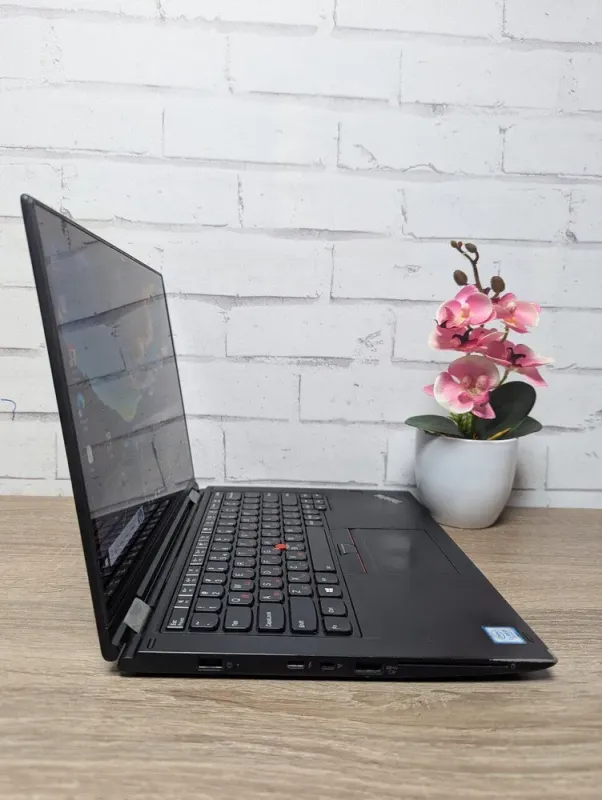 Ноутбук-трансформер Б-клас Lenovo Yoga 370 / 13.3" (1920x1080) TN Touch / Intel Core i5-7200U (2 (4) ядер по 2.5 - 3.1 GHz) / 8 GB DDR4 / 128 GB SSD / Intel HD Graphics 620 / WebCam б/в - зображення 8