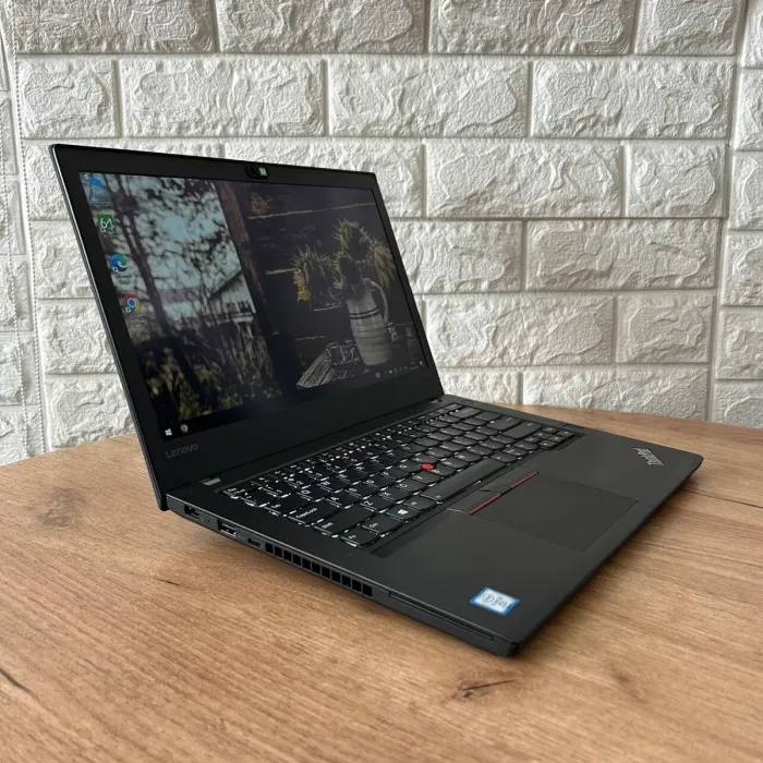 Ультрабук Lenovo ThinkPad T470 / 14" (1920x1080) IPS Touch / Intel Core i5-6300U (2 (4) ядра 2.4 - 3.0 GHz) / 8 GB DDR4 / 128 GB SSD / Intel HD Graphics 520 / WebCam б/в - зображення 4