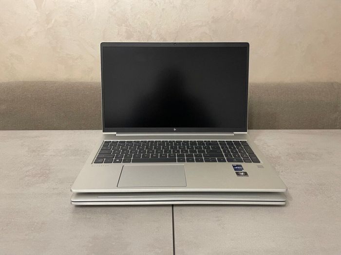 Ультрабук Б-клас HP EliteBook 650 G9 / 15.6" (1920x1080) IPS / Intel Core i5-1245U (10 (12) ядер 3.3 - 4.4 GHz) / 16 GB DDR4 / 256 GB SSD M.2 / Intel Iris Xe Graphics / Fingerprint / WebCam б/в - зображення 3