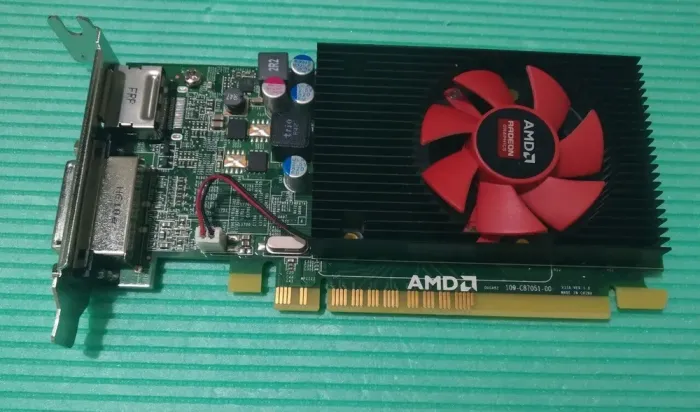 Дискретна відеокарта AMD Radeon R5 340X, 2 GB GDDR3, 64-bit / 1x DVI, 1x DisplayPort / Для корпусів форм-фактора SFF б/в - зображення 2