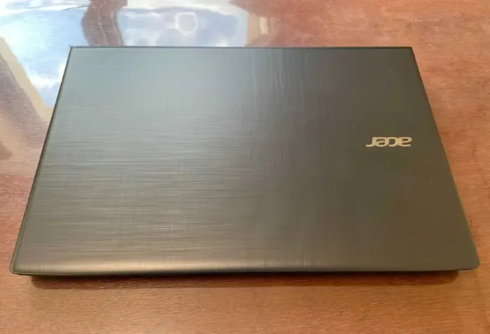 Ноутбук Acer Aspire E5-575G / 15.6" (1920x1080) IPS / Intel Core i5-7200U (2 (4) ядра по 2.5 - 3.1 GHz) / 8 GB DDR4 / 256 GB SSD / Intel HD Graphics 620 / WebCam б/в - зображення 3