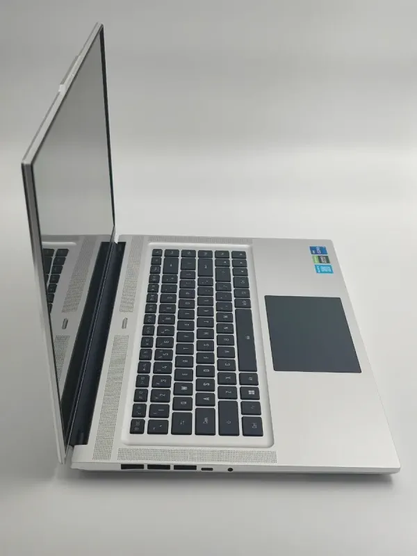 Ігровий ноутбук Б-класу Gigabyte Aero 16 XE5 / 16" (3840x2400) OLED / Intel Core i7-12700H (14 (20) ядер по 3,5 - 4,7 ГГц) / 16 ГБ DDR5 / 256 ГБ SSD+256 ГБ SSD / nVidia GeForce RTX 3070 Ti, 8 ГБ GDDR6, 256-bit / WebCam б/в - зображення 4