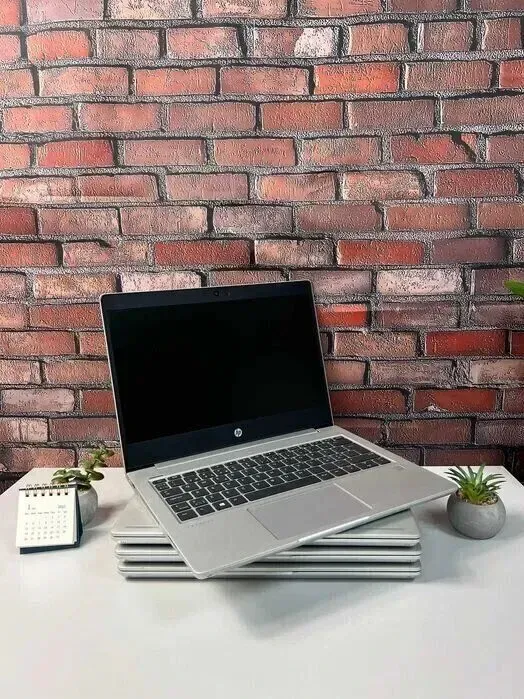 Ультрабук HP ProBook 430 G7 / 13.3" (1366x768) TN / Intel Core i5-10210U (4 (8) ядра по 1.6 - 4.2 GHz) / 8 GB DDR4 / 256 GB SSD / Intel UHD Graphics / WebCam / Win 10 Pro б/в - зображення 2