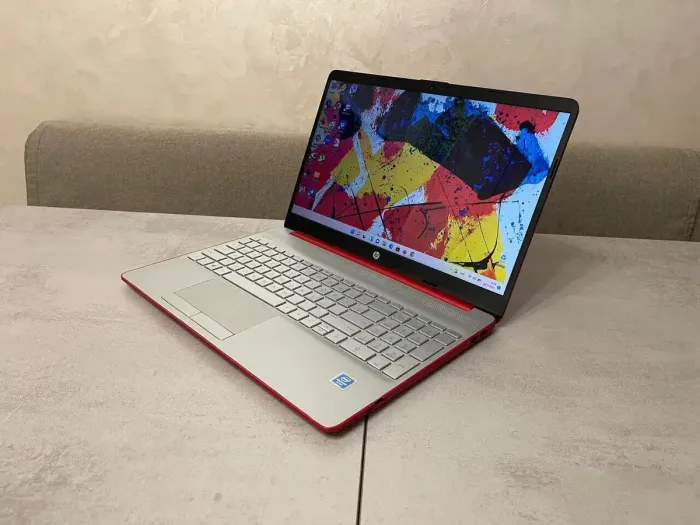 Ультрабук Б-клас HP 15-dw0083wm / 15.6" (1366x768) TN / Intel Pentium Silver N5030 (4 ядра по 1.1 - 3.1 GHz) / 4 GB DDR4 / 128 GB SSD / Intel UHD Graphics 605 / WebCam / USB 3.1 / HDMI б/в - зображення 4