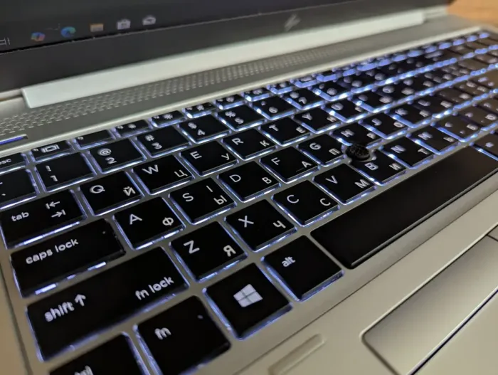 Ультрабук Б-клас HP EliteBook 850 G6 / 15.6" (1920x1080) IPS / Intel Core i5-8265U (4 (8) ядра по 1.6 - 3.9 GHz) / 16 GB DDR4 / 512 GB SSD / Intel UHD Graphics 620 / WebCam / Fingerprint / Windows 10 б/в - зображення 7