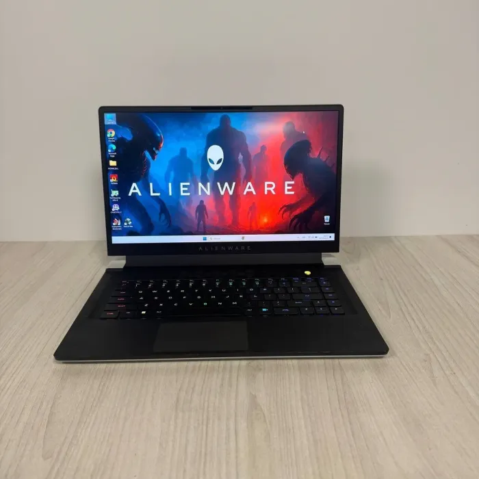 Ігровий ноутбук Б-класу Dell Alienware X15 R1 White / 15.6" (1920x1080) IPS / Intel Core i7-11800H (8 (16) ядер по 2.3 - 4.6 GHz) / 16 GB DDR4 / 512 GB SSD NVMe / nVidia GeForce RTX 3070, 8 GB GDDR6, 256-bit / WebCam б/в - зображення 2