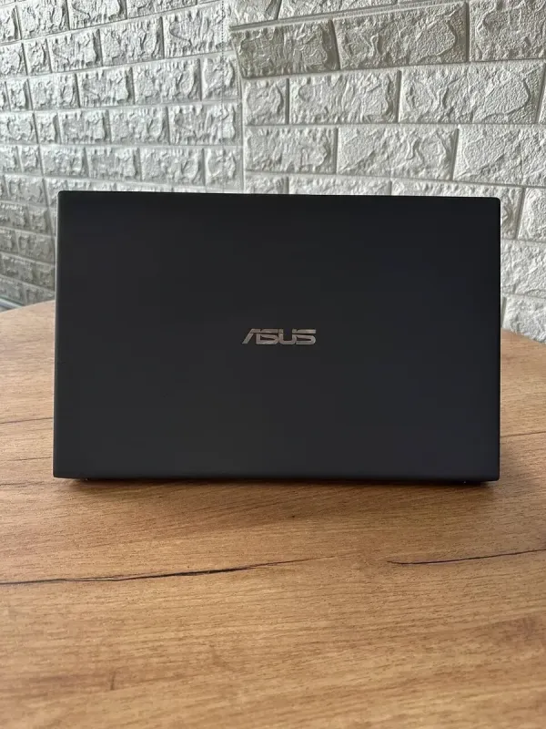 Ультрабук Б-клас Asus VivoBook 15 X512DA / 15.6" (1920x1080) TN / AMD Ryzen 5 3500U (4 (8) ядра по 2.1 - 3.7 GHz) / 8 GB DDR4 / 256 GB SSD / AMD Radeon Vega 8 Graphics / WebCam / HDMI б/в - зображення 6
