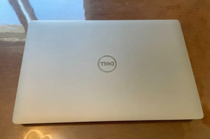 Ультрабук Dell Latitude 5510 / 15.6" (1920x1080) IPS / Intel Core i7-10810U (6 (12) ядер по 1.1 - 4.9 GHz) / 16 GB DDR4 / 256 GB SSD / Intel UHD Graphics for 10th Generation / WebCam б/в - зображення 3