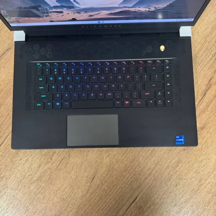 Ігровий ноутбук Dell Alienware x17 R1 White / 17.3" (1920x1080) IPS / Intel Core i7-11800H (8 (16) ядер по 2.3 - 4.6 GHz) / 16 GB DDR4 / 1000 GB SSD NVMe / nVidia GeForce RTX 3070, 8 GB GDDR6, 256-bit / WebCam б/в - зображення 7