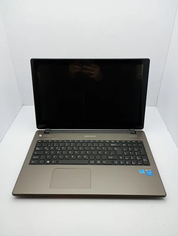 Ноутбук Medion Akoya / 15.6" (1366x768) TN Touch / Intel Celeron N2920 (4 ядра по 1.86 - 2.0 GHz) / 4 GB DDR3 / 120 GB SS / Intel HD Graphics / WebCam б/в - зображення 2