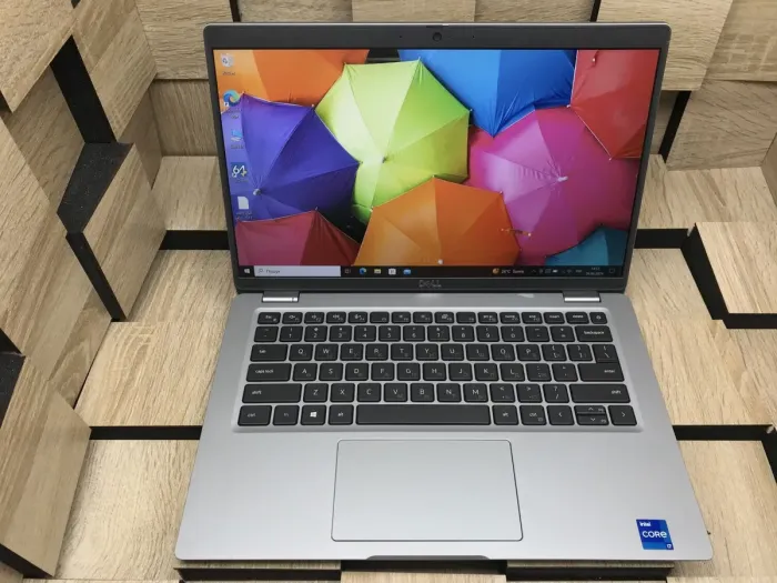 Ультрабук Б-клас Dell Latitude 5420 / 14" (1920x1080) IPS / Intel Core i7-1185G7 (4 (8) ядра по 3.0 - 4.8 GHz) / 8 GB DDR4 / 256 GB SSD M.2 / Intel Iris Xe Graphics / WebCam / Windows 10 б/в - зображення 2