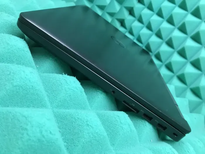 Ноутбук Б-клас Dell Latitude E5570 / 15.6" (1920x1080) IPS / Intel Core i5-6300U (2 (4) ядра по 2.4 - 3.0 GHz) / 8 GB DDR4 / 240 GB SSD / Intel HD Graphics 520 / WebCam / HDMI / Windows 10 б/в - зображення 6