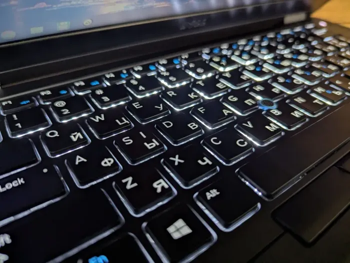 Ноутбук Dell Latitude E5470 / 14" (1366x768) TN / Intel Core i5-6300U (2 (4) ядра по 2.4 - 3.0 GHz) / 8 GB DDR4 / 240 GB SSD / Intel HD Graphics 520 / WebCam / Fingerprint / Windows 10 б/в - зображення 6