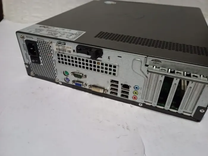 Комплект ПК Б-клас: Fujitsu Esprimo E500 E85+ SFF / Intel Core i3-2120 (2 (4) ядра по 3.3 GHz) / 8 GB DDR3 / 250 GB HDD / Intel HD Graphics 2000 / DVD-ROM + Монітор BenQ G2020HD / 20" (1600x900) TN / 1x DVI, 1x VGA / VESA 100x100 б/в - зображення 4