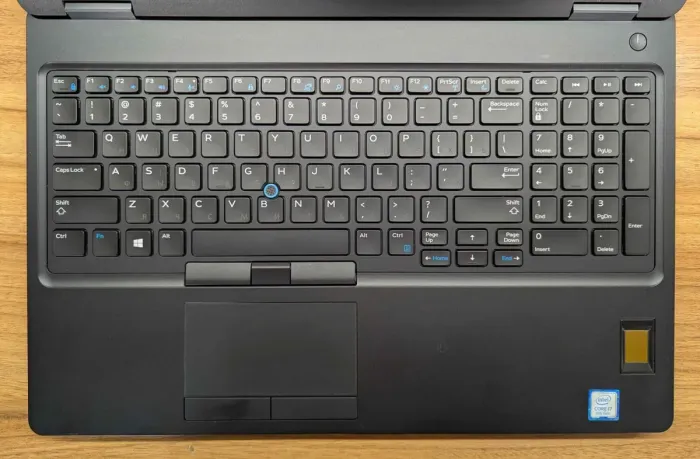 Мобільна робоча станція Dell Precision 3530 / 15.6" (1920x1080) IPS / Intel Core i7-8850H (6 (12) ядер по 2.6 - 4.3 GHz) / 32 GB DDR4 / 512 GB SSD / nVidia Quadro P600, 4 GB GDDR5, 128-bit / WebCam / Windows 10 б/в - зображення 3