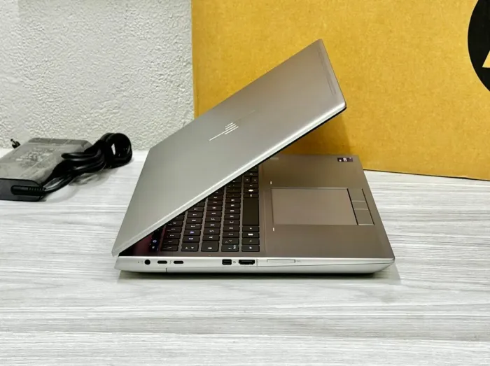 Мобільна робоча станція HP ZBook Firefly 16 G11 / 16" (3840x2400) IPS / Intel Core i9-14900HX (24 (32) ядра по 1.6 - 5.8 GHz) / 32 GB DDR5 / 1000 GB SSD M.2 / nVidia RTX 3500 Ada Generation, 12 GB GDDR6, 192-bit / WebCam / Win 11 Pro - зображення 5