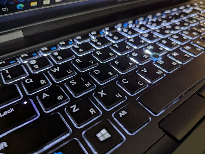 Ноутбук Б-клас Dell Latitude 5580 / 15.6" (1920x1080) IPS / Intel Core i5-7300U (2 (4) ядра по 2.6 - 3.5 GHz) / 8 GB DDR4 / 240 GB SSD / Intel HD Graphics 620 / WebCam / HDMI / Windows 10 б/в - зображення 7