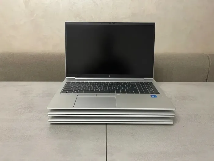 Ультрабук HP EliteBook 850 G8 / 15.6" (1920x1080) IPS / Intel Core i5-1145G7 (4 (8) ядра по 2.6 - 4.4 GHz) / 16 GB DDR4 / 256 GB SSD / Intel Iris Xe Graphics / WebCam / HDMI б/в - зображення 5