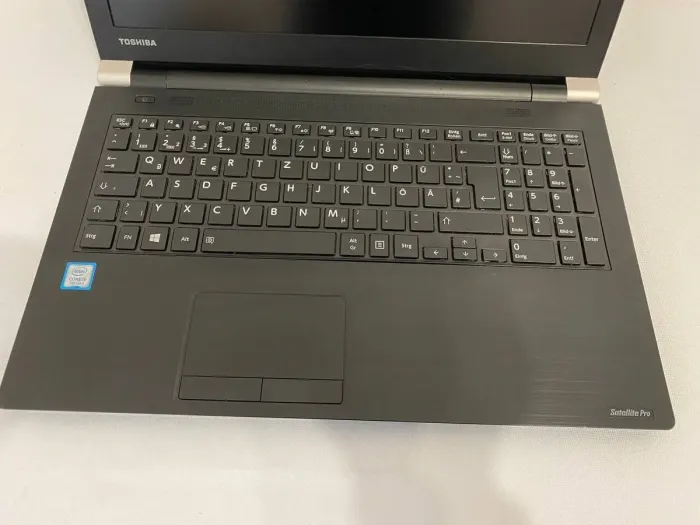 Ноутбук Б-клас Toshiba Satellite Pro A50-D-10X / 15.6" (1920x1080) IPS / Intel Core i5-7200U (2 (4) ядра по 2.5 - 3.1 GHz) / 8 GB DDR4 / 256 GB SSD / Intel HD Graphics 620 / WebCam / DVD-ROM б/в - зображення 4