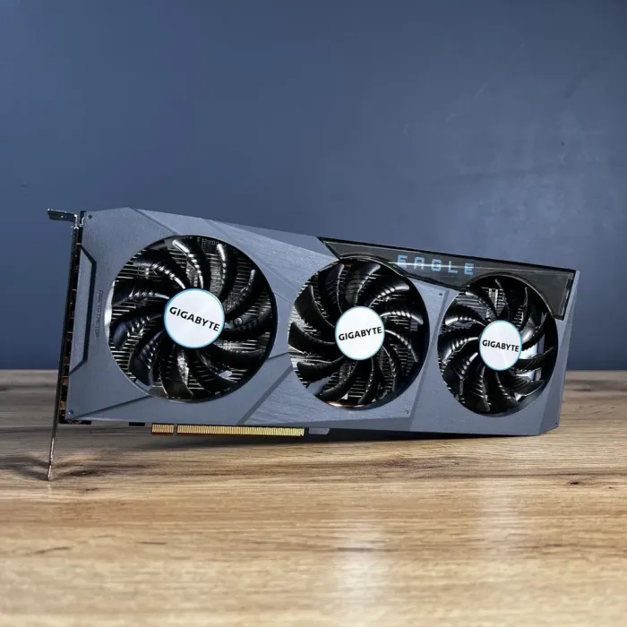 Дискретна відеокарта Gigabyte Radeon RX 6600 Eagle, 8 GB GDDR6, 128-bit / 2x HDMI, 2x DisplayPort / (GV-R66EAGLE-8GD) б/в - зображення 2