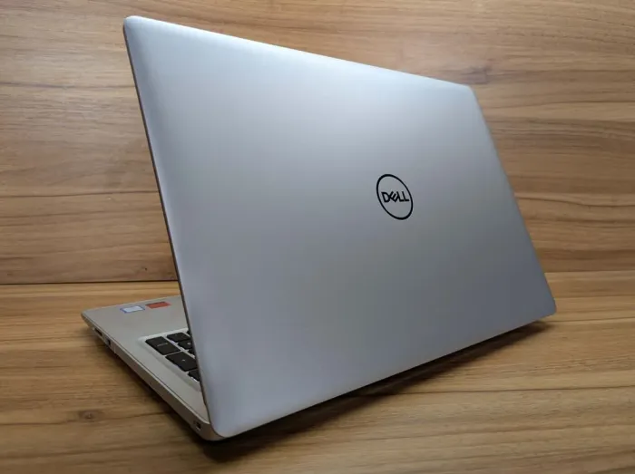 Ноутбук Dell Inspiron 5570 / 15.6" (1920x1080) IPS Touch / Intel Core i7-8550U (4 (8) ядра по 1.8 - 4.0 GHz) / 16 GB DDR4 / 512 GB SSD / AMD Radeon 530, 2 GB GDDR5, 64-bit / WebCam / Windows 10 б/в - зображення 7