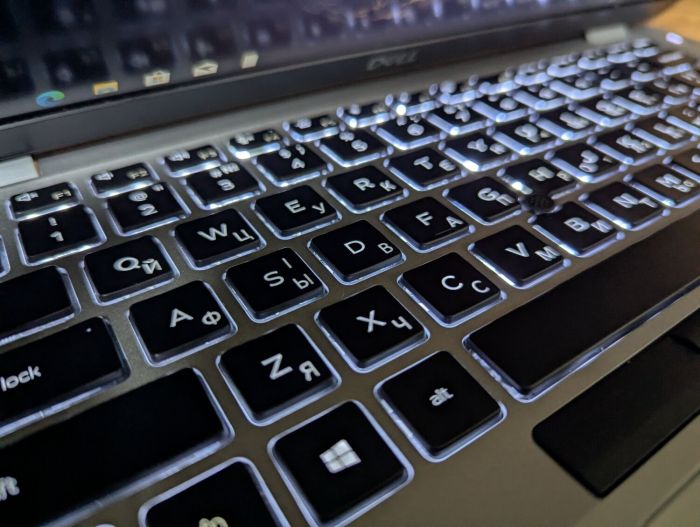 Ультрабук Dell Latitude 5411 / 14" (1920x1080) IPS / Intel Core i7-10850H (6 (12) ядер по 2.7 - 5.1 GHz) / 16 GB DDR4 / 512 GB SSD / nVidia GeForce MX250, 2 GB GDDR5, 64-bit / WebCam / Windows 10 б/в - зображення 6