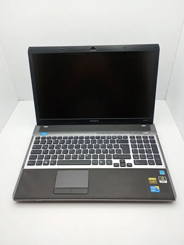 Ноутбук Sony VPC11 / 16.4" (1920x1080) TN / Intel Core i7-720QM (4 (8) ядра по 1.6 - 2.6 GHz) / 8 GB DDR3 / 500 GB HDD / nVidia GeForce GT 330M, 1 GB DDR3, 128-bit / WebCam б/в - зображення 2