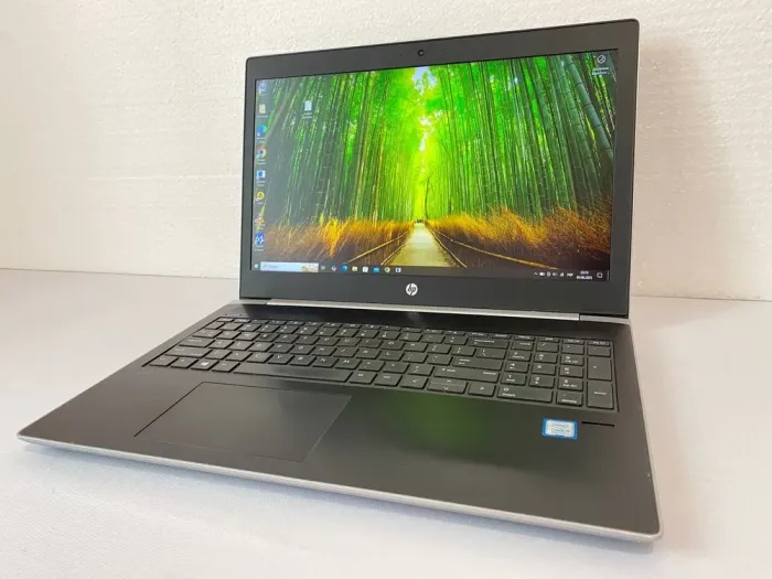 Ноутбук Б-клас HP ProBook 450 G5 / 15.6" (1920x1080) IPS / Intel Core i5-8250U (4 (8) ядра по 1.6 - 3.4 GHz) / 16 GB DDR4 / 256 GB SSD / Intel UHD Graphics 620 / WebCam б/в - зображення 2