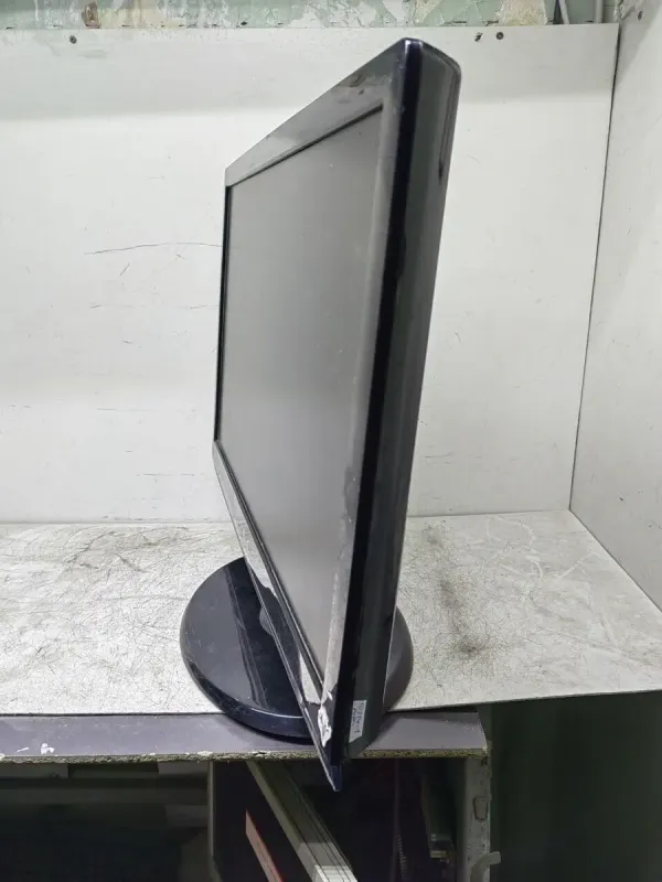 Монітор Б-клас LG Flatron W2453SQ-PF / 24" (1920x1080) TN / 1x VGA / Кабелі в комплекті б/в - зображення 5