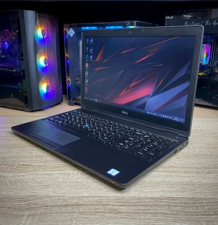 Мобільна робоча станція Dell Precision 3520 / 15.6" (1920x1080) TN / Intel Core i7-6820HQ (4 (8) ядра по 2.7 - 3.6 GHz) / 8 GB DDR4 / 256 GB SSD / nVidia Quadro M620, 2 GB GDDR5, 128-bit / WebCam б/в - зображення 3